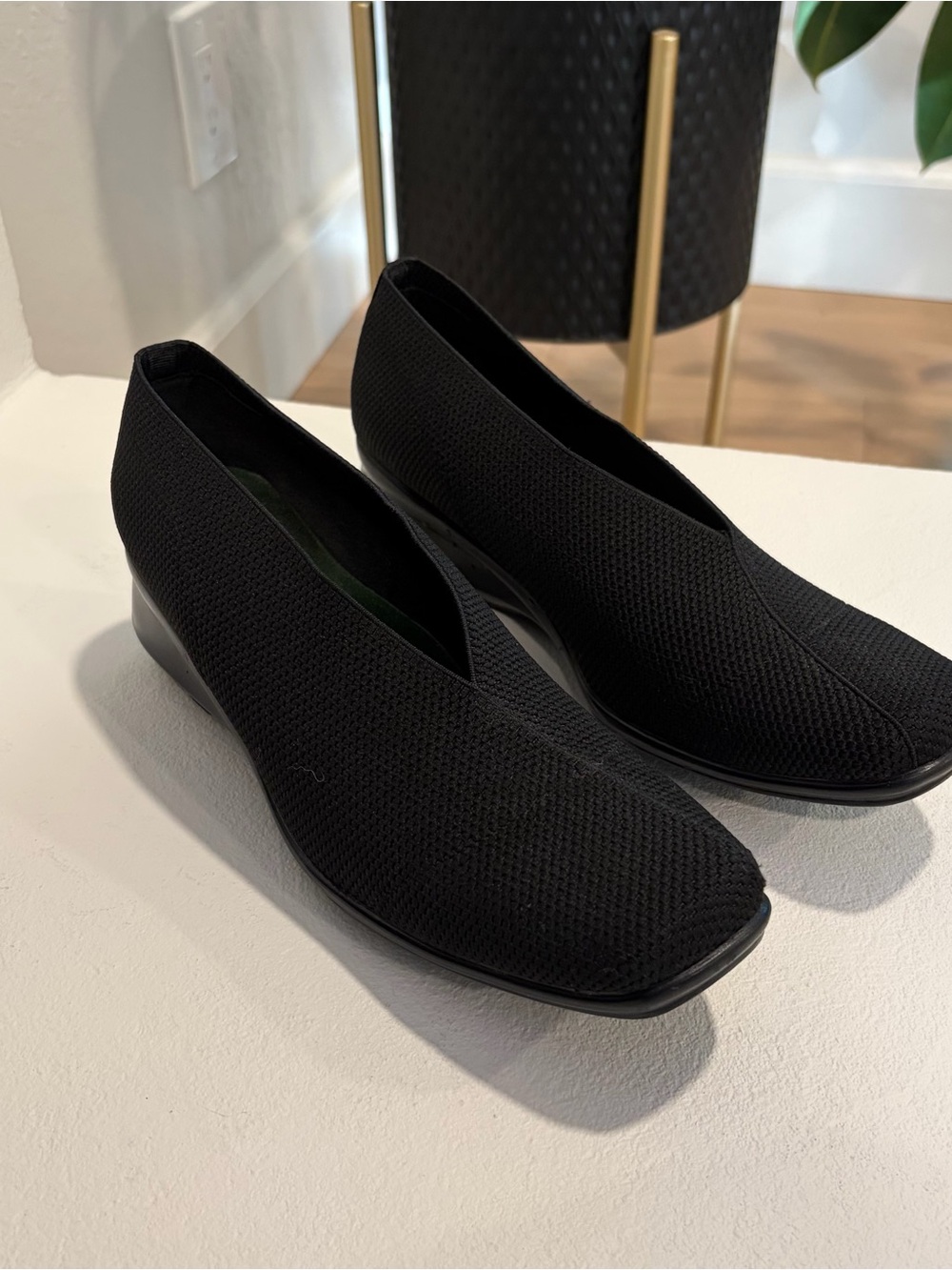 Charleston Black Cape Low Wedge Closed Toe Shoe Machine Washable 8.5 - See Note - Picture 2 of 8
